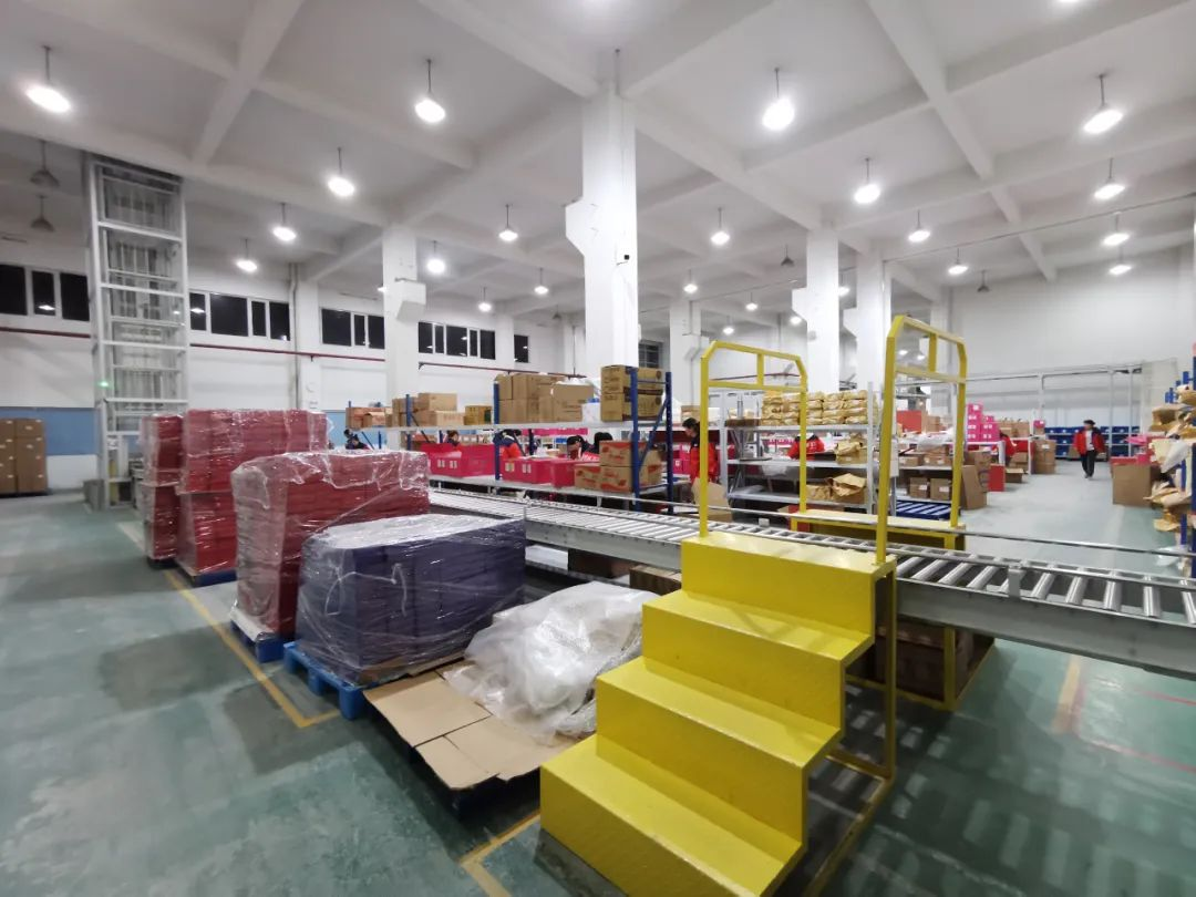 项目新闻 | 海洋之神HY590集成·零食品牌爱哆哆自动化系统搬仓完成！