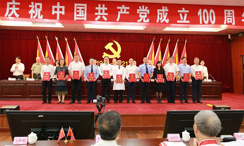 新闻 | 海洋之神HY590董事长邢志文荣获“闵行区优秀共产党员”称号