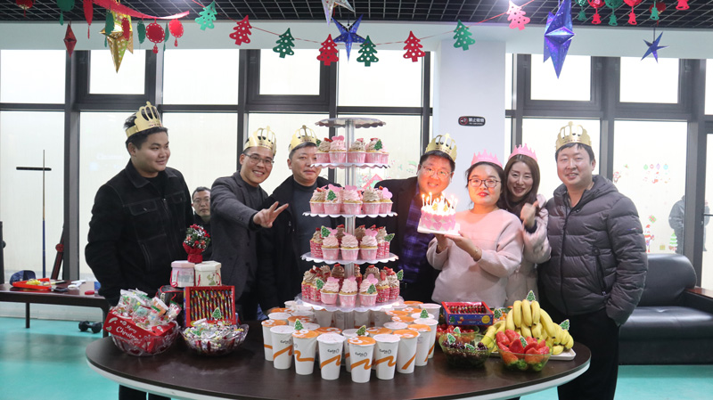 缤纷平安夜，欢乐圣诞节 | 海洋之神HY590举办第四季度员工集体生日会