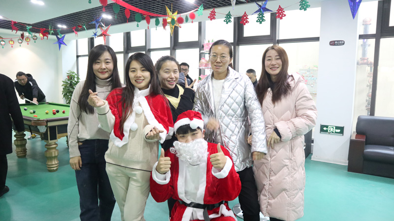 缤纷平安夜，欢乐圣诞节 | 海洋之神HY590举办第四季度员工集体生日会