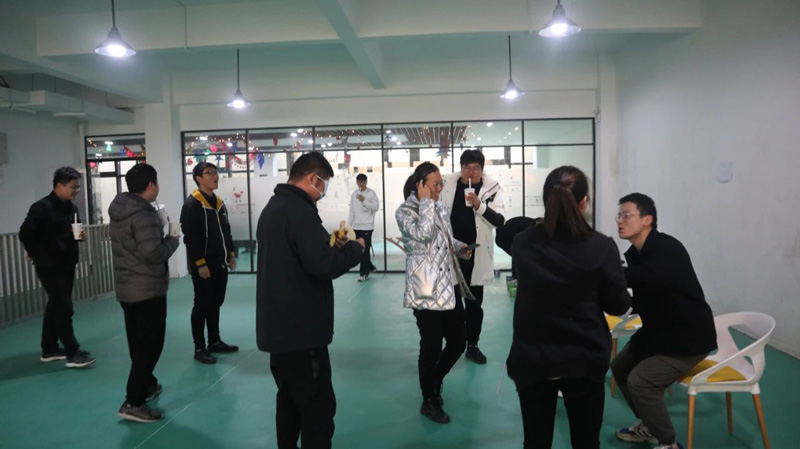 缤纷平安夜，欢乐圣诞节 | 海洋之神HY590举办第四季度员工集体生日会