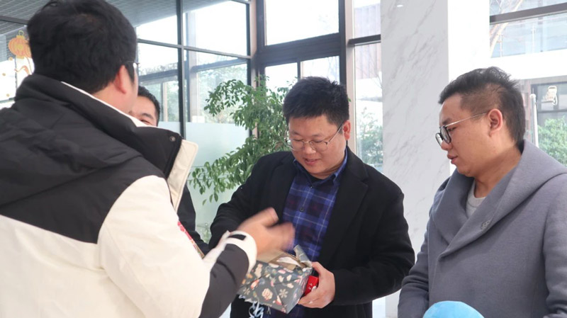 缤纷平安夜，欢乐圣诞节 | 海洋之神HY590举办第四季度员工集体生日会