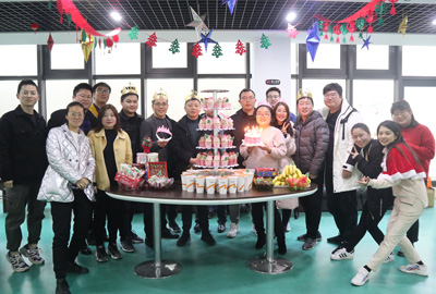 缤纷平安夜，欢乐圣诞节 | 海洋之神HY590举办第四季度员工集体生日会