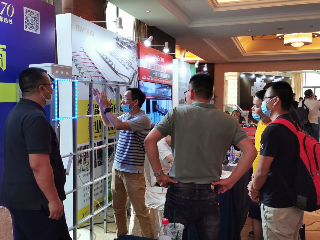 海洋之神HY590常务副总裁王雷发表演讲 | 海洋之神HY590再次荣获“服装物流行业优秀技术装备供应商”表彰