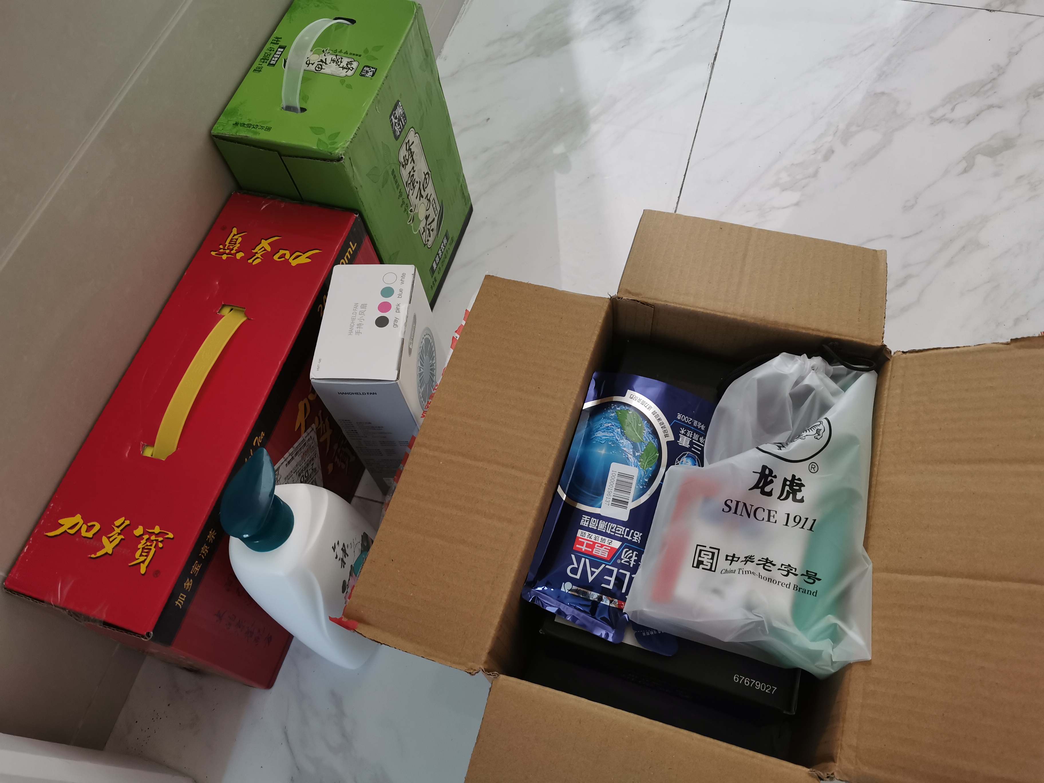 关爱职工 · 夏送清凉 | 海洋之神HY590工会赴一线送清凉，致敬高温下的坚守