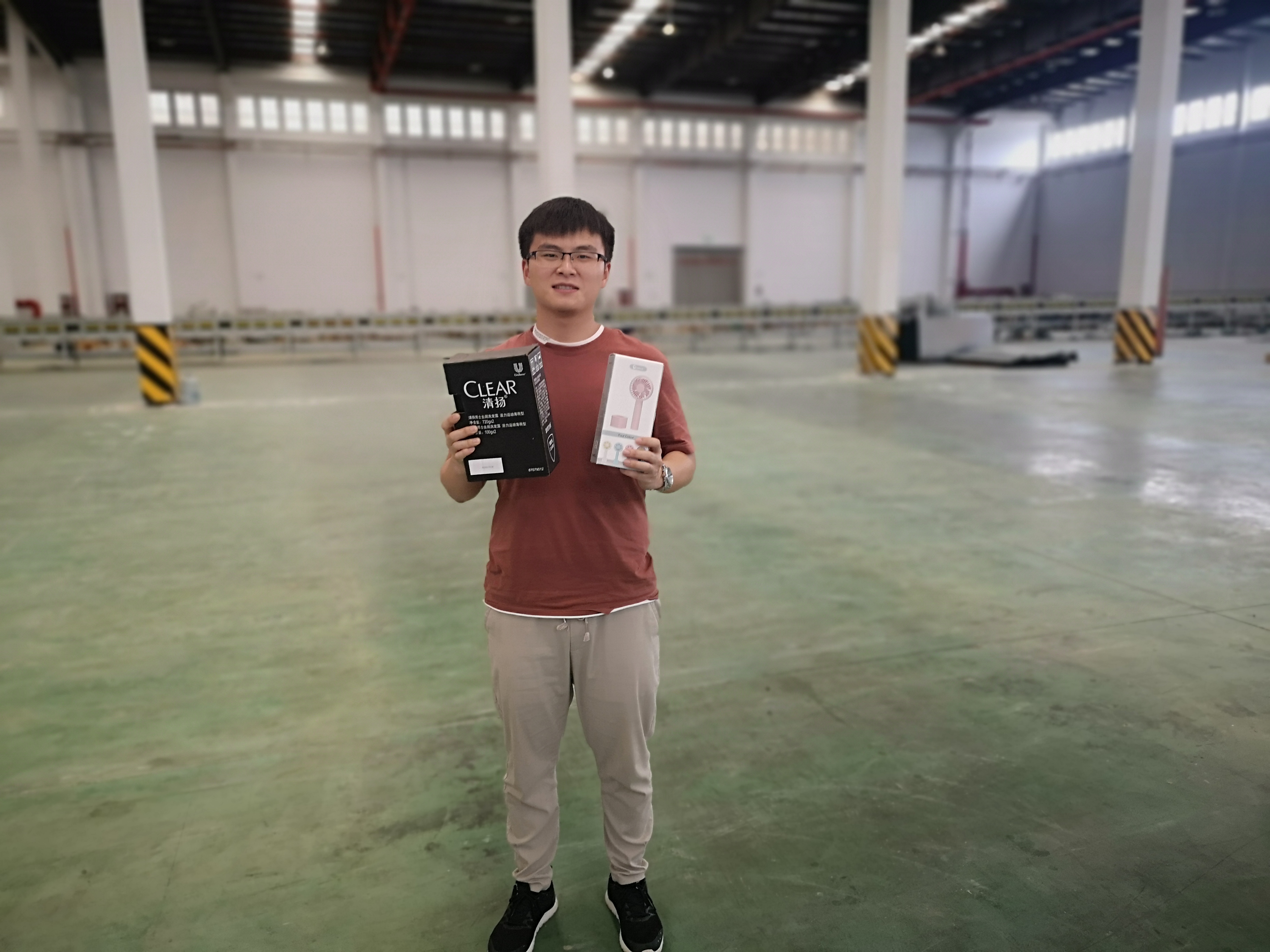 关爱职工 · 夏送清凉 | 海洋之神HY590工会赴一线送清凉，致敬高温下的坚守