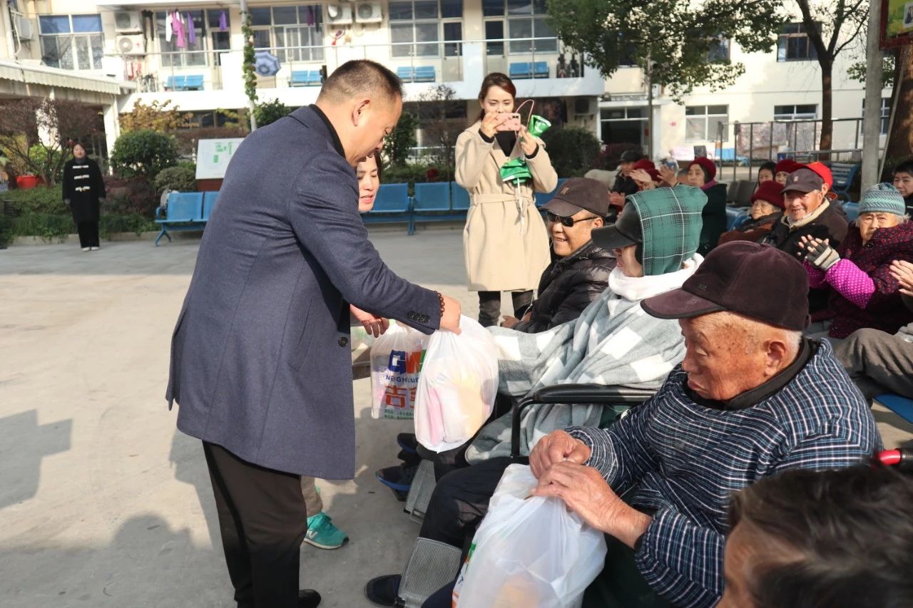 敬老爱老·传承美德 | 海洋之神HY590跨年公益行——走进敬老院