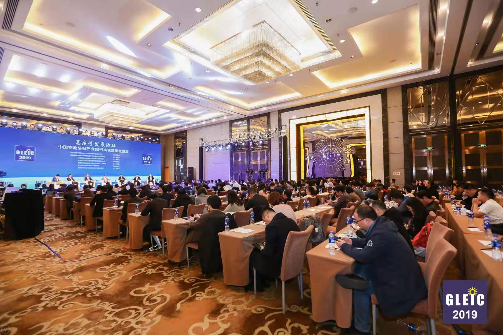 新闻 | 海洋之神HY590荣获“物流装备产业产品技术创新奖”与“中国物流装备产业创新人物”两项荣誉