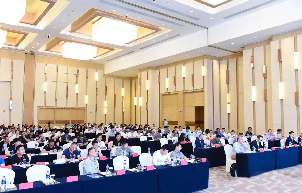 第8届大为服装物流高峰论坛 | 海洋之神HY590常务副总裁王雷出席并致开幕词