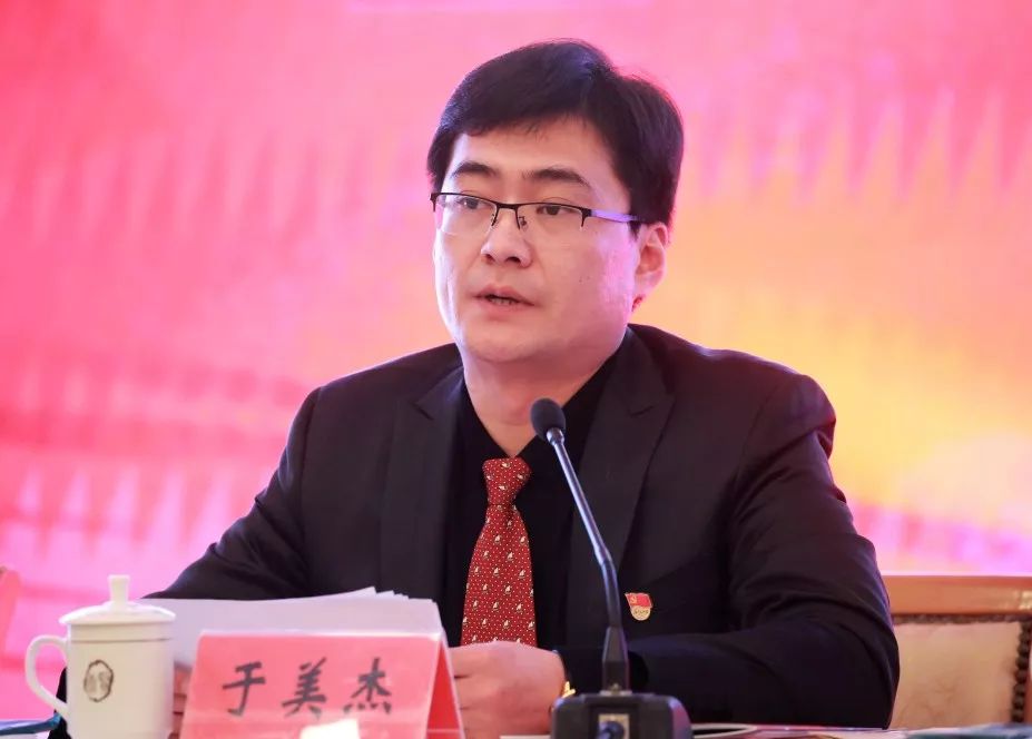 奉贤区奉城镇年度先进表彰大会 | 海洋之神HY590荣获“纳税百强企业”