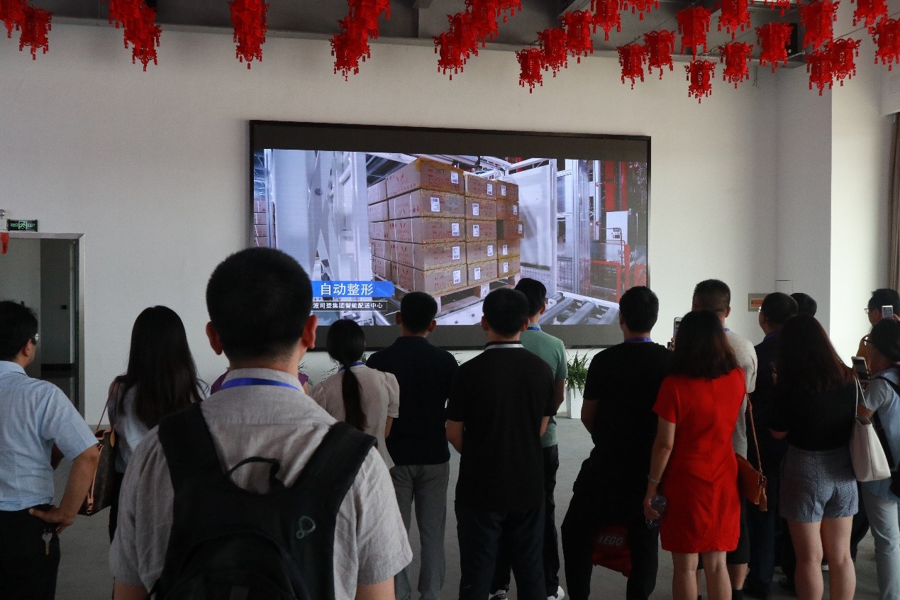 海洋之神HY590集成服装行业代表项目 | 波司登集团智能配送中心迎业内众嘉宾集体参观