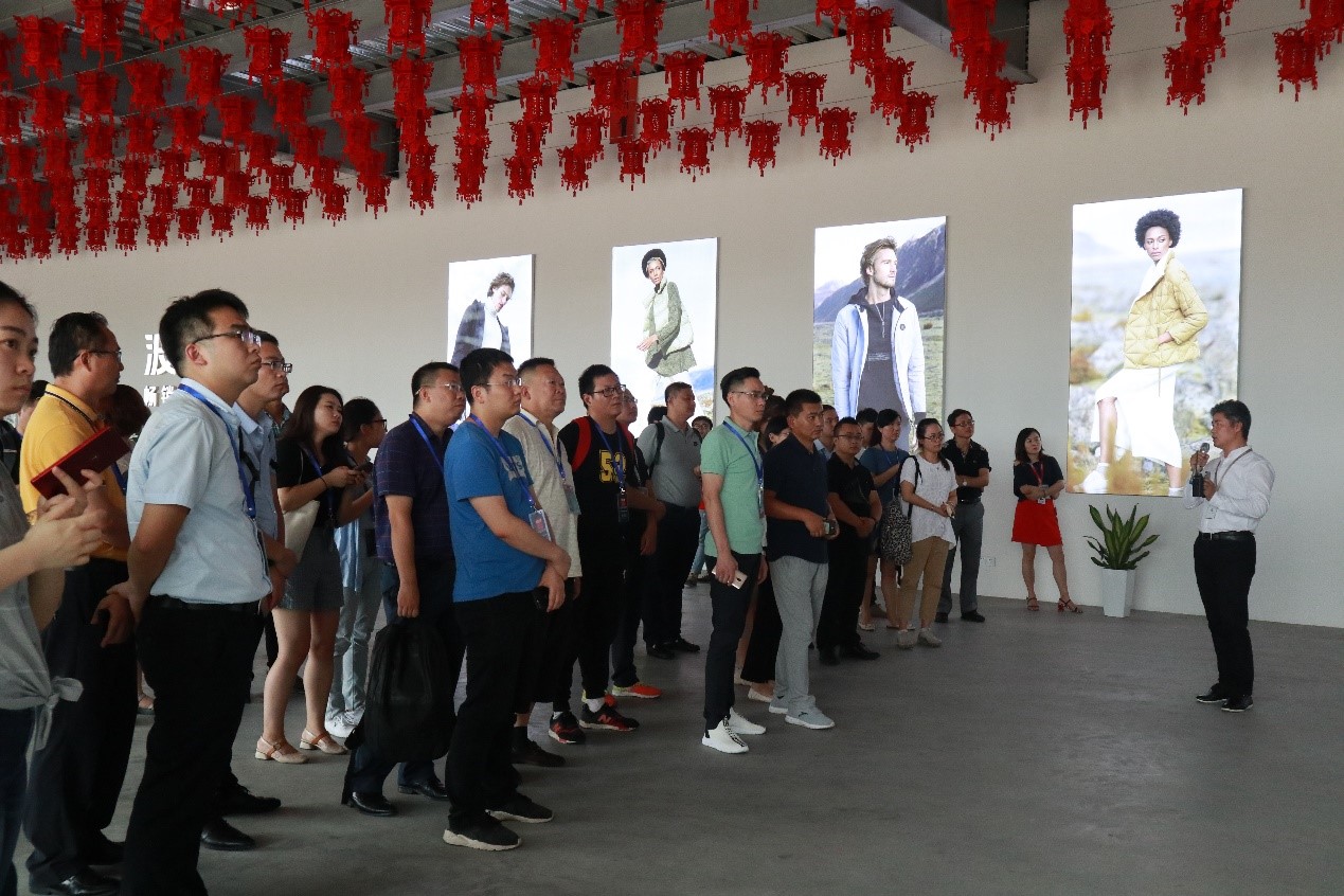 海洋之神HY590集成服装行业代表项目 | 波司登集团智能配送中心迎业内众嘉宾集体参观