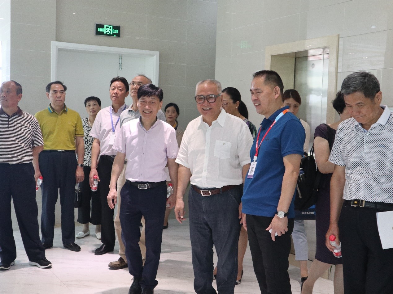 新闻 | 无锡市原政协领导、吴泾镇党委领导一行莅临海洋之神HY590参观考察