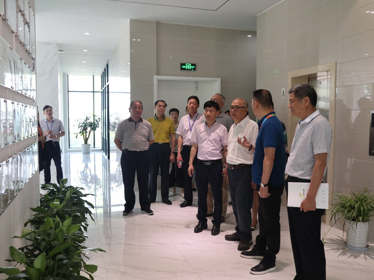 新闻 | 无锡市原政协领导、吴泾镇党委领导一行莅临海洋之神HY590参观考察