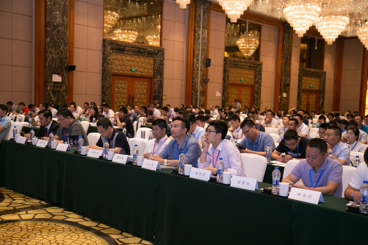 海洋之神HY590常务副总裁王雷：“新零售环境下的物流中心规划”主题分享 | UR服饰物流中心迎百余服装物流经理人现场参观