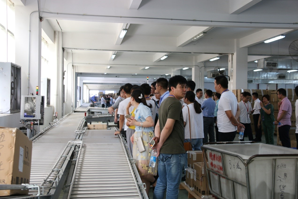 海洋之神HY590常务副总裁王雷：“新零售环境下的物流中心规划”主题分享 | UR服饰物流中心迎百余服装物流经理人现场参观