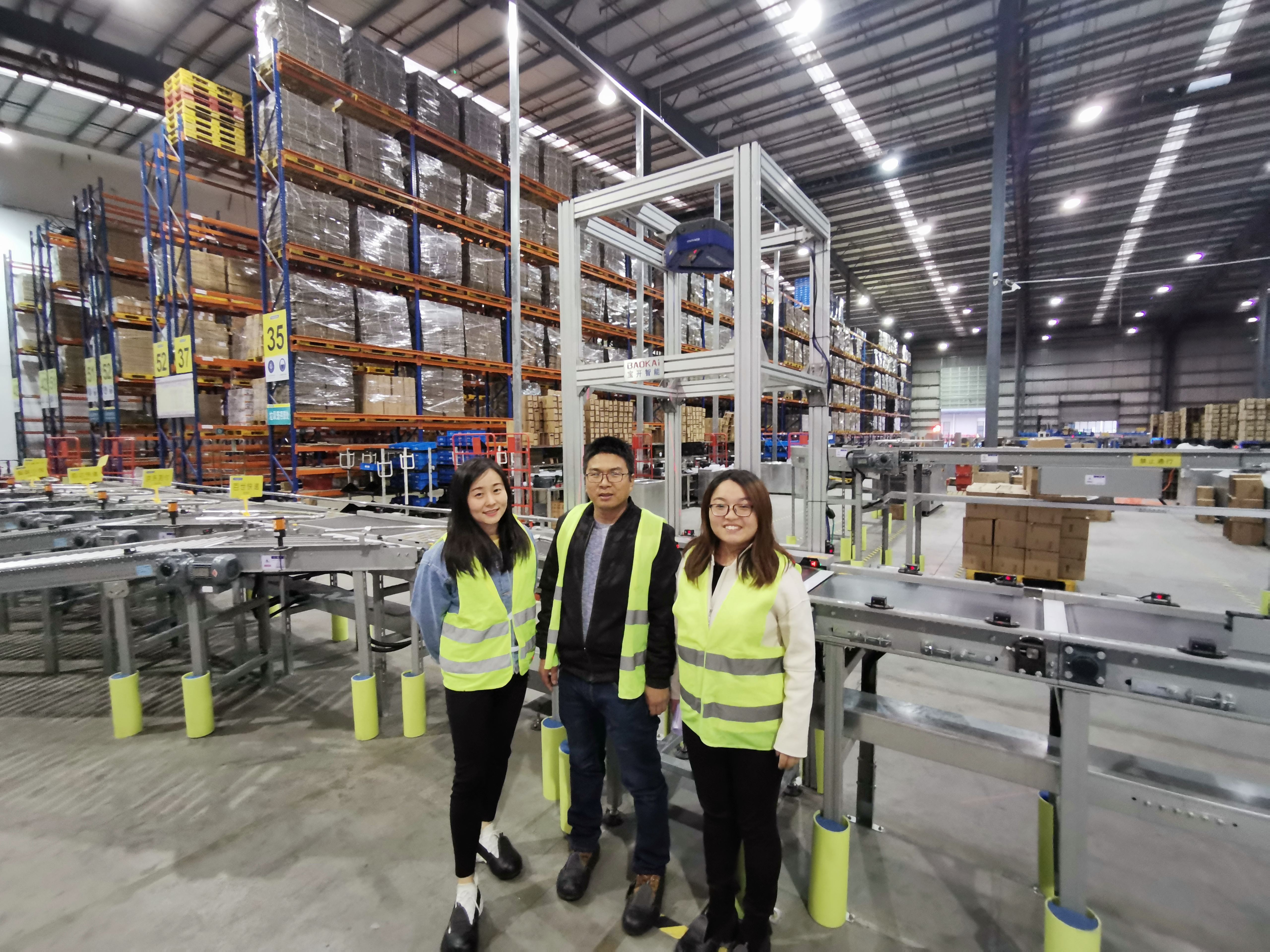 11月中旬，海洋之神HY590工会组织开展“走一线、送温暖”关爱员工暖冬行动。