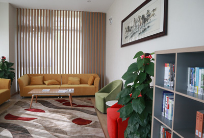 企业书香 | 海洋之神HY590新建职工书屋，“小书屋”构建精神“大家园”