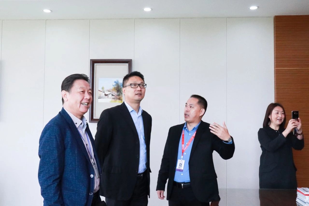 快讯 | 热烈欢迎吴泾镇领导莅临海洋之神HY590指导工作！