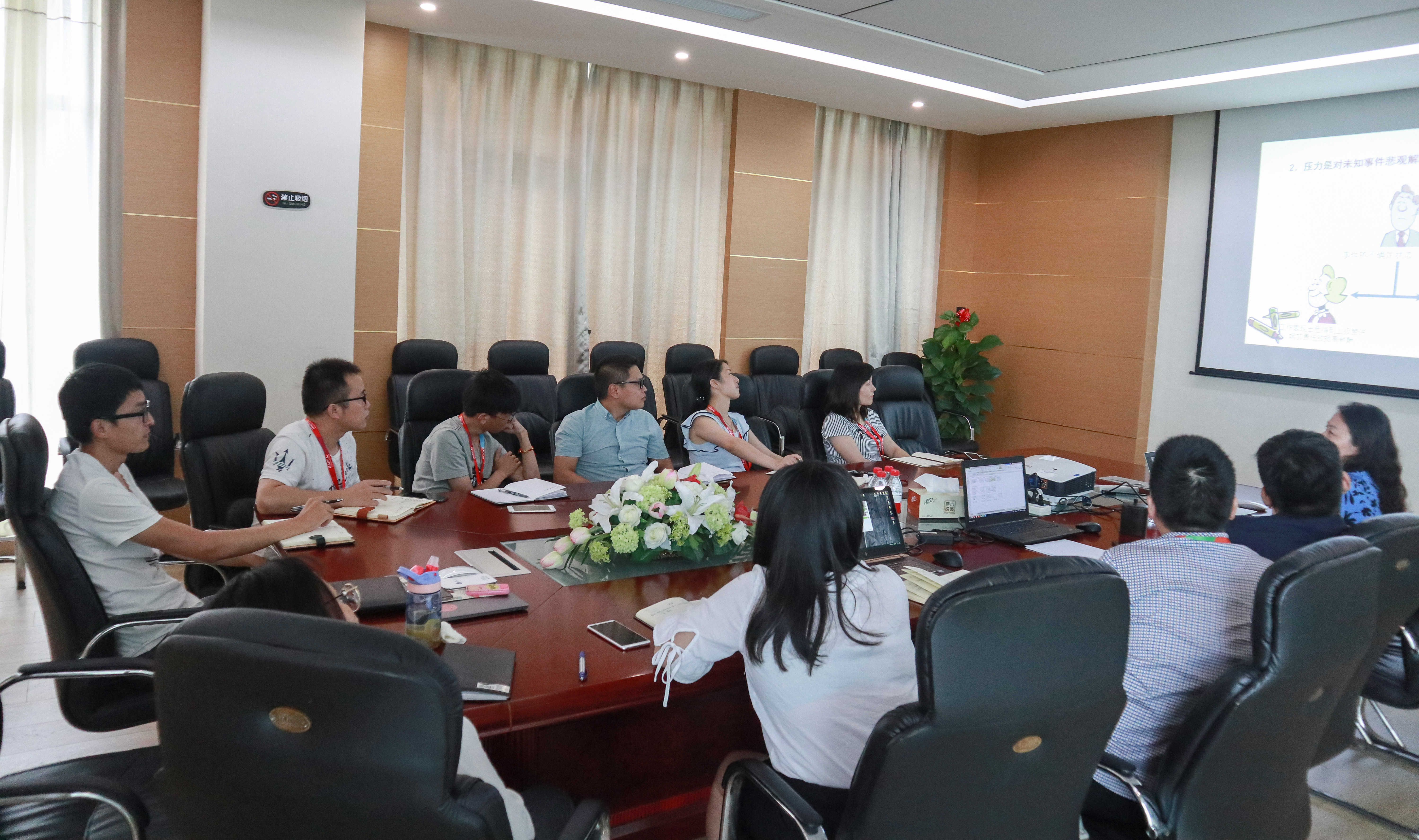 助力成长·从心出发 | 海洋之神HY590举办专题心理讲座，助员工疏导压力