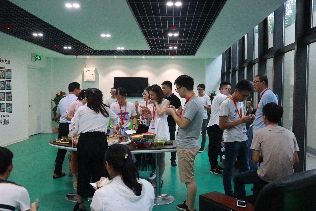 八月未央，欢聚一夏 | 海洋之神HY590集体生日会：共享欢乐时刻