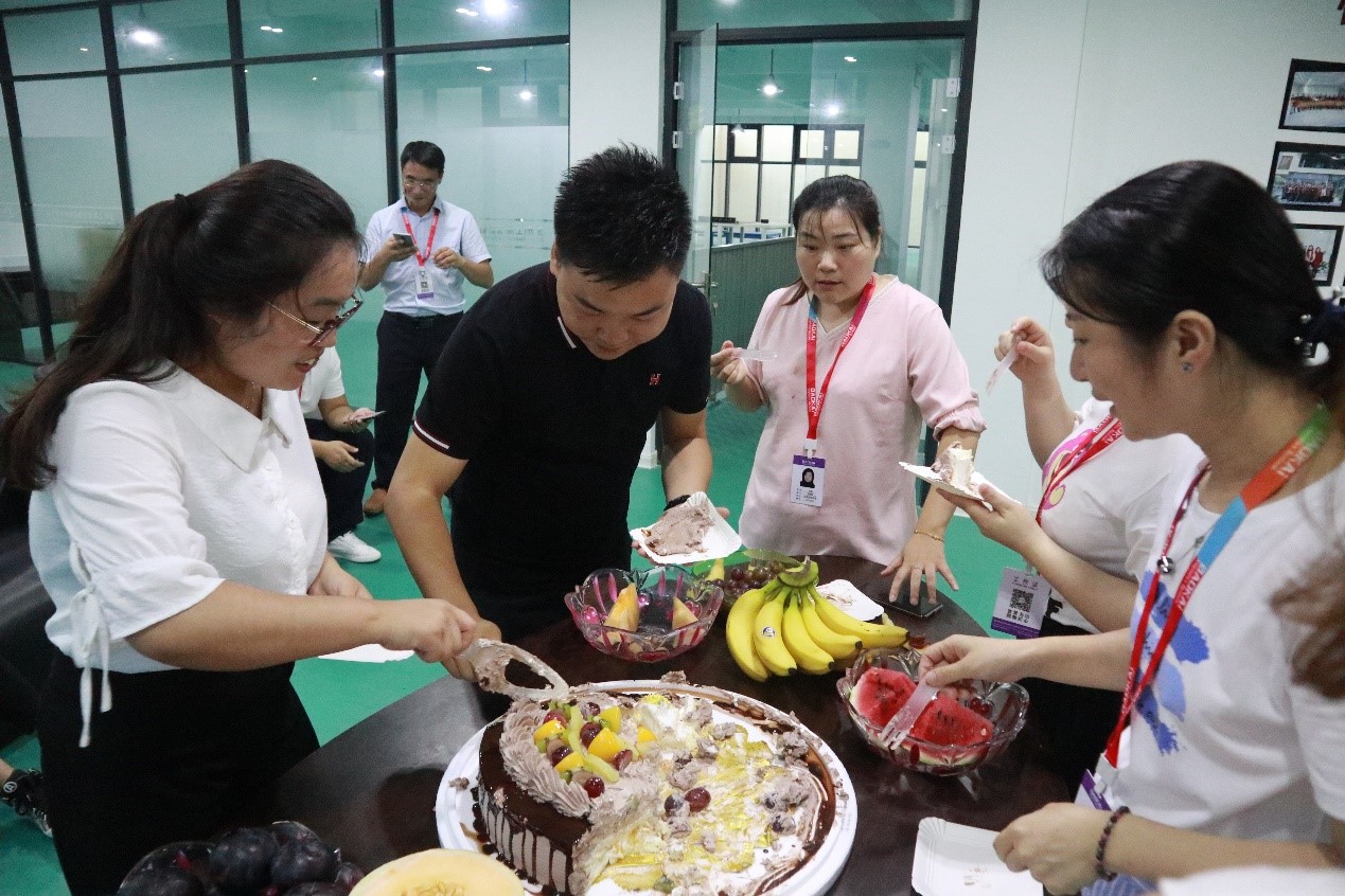 八月未央，欢聚一夏 | 海洋之神HY590集体生日会：共享欢乐时刻