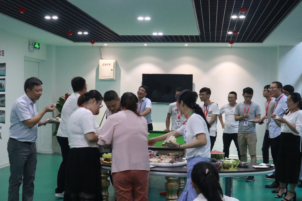 八月未央，欢聚一夏 | 海洋之神HY590集体生日会：共享欢乐时刻