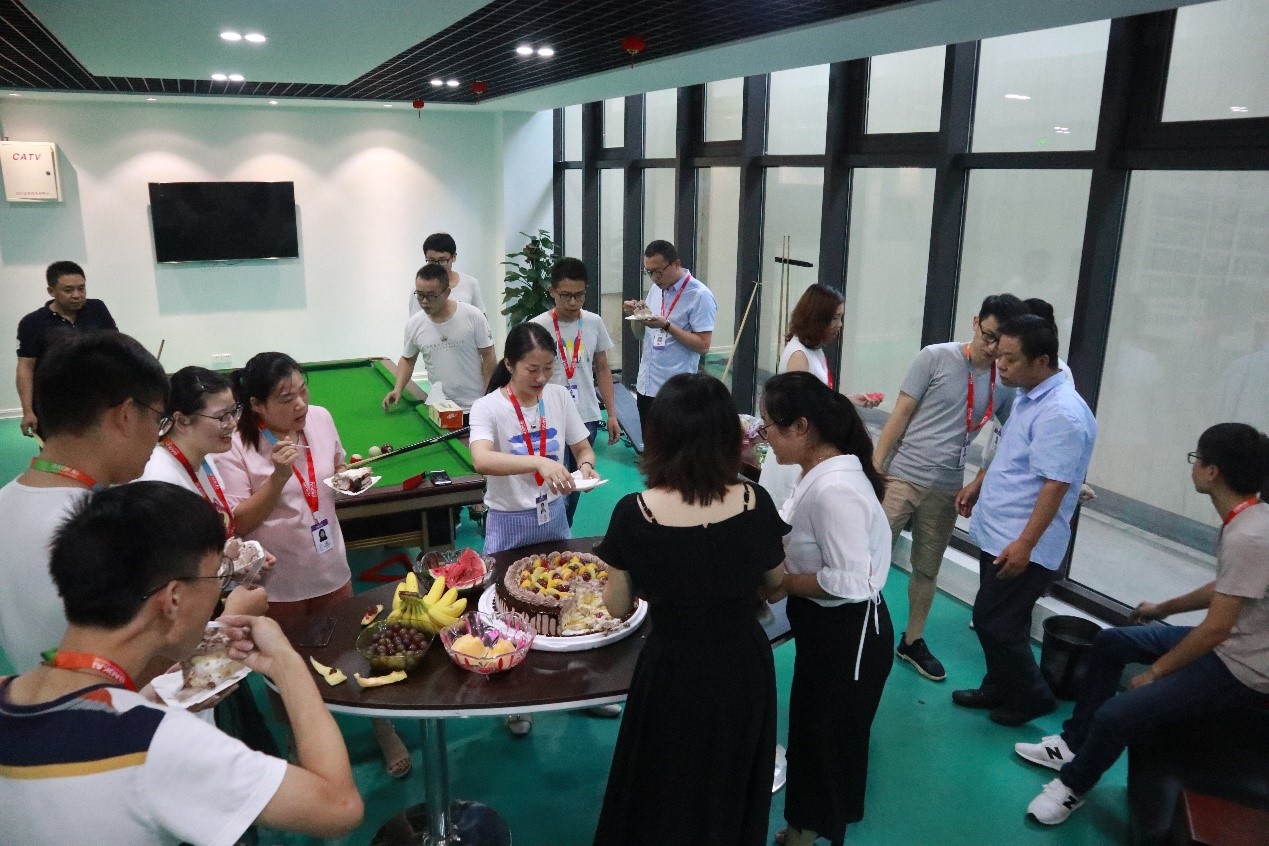 八月未央，欢聚一夏 | 海洋之神HY590集体生日会：共享欢乐时刻