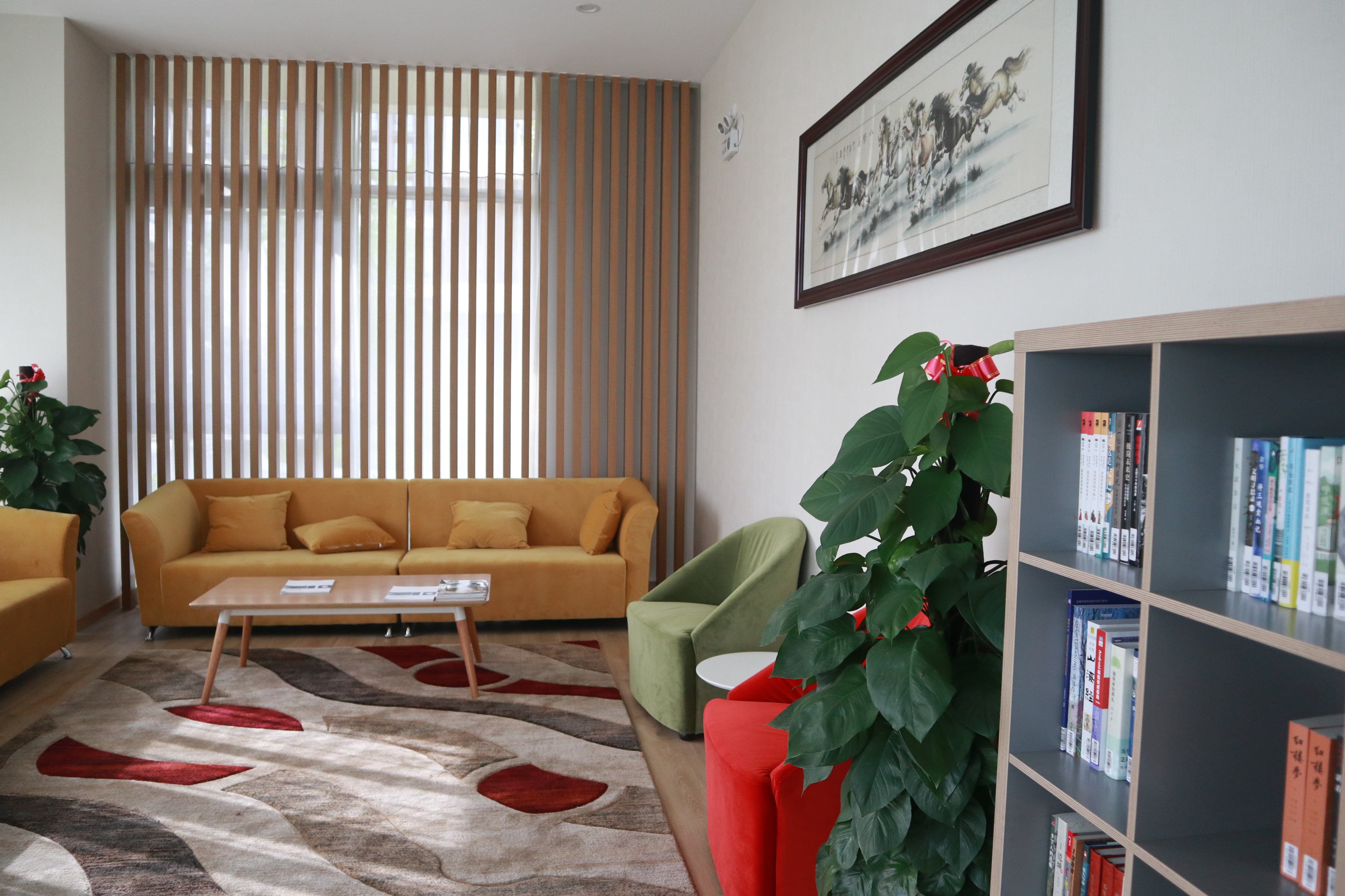 企业书香 | 海洋之神HY590新建职工书屋，“小书屋”构建精神“大家园”