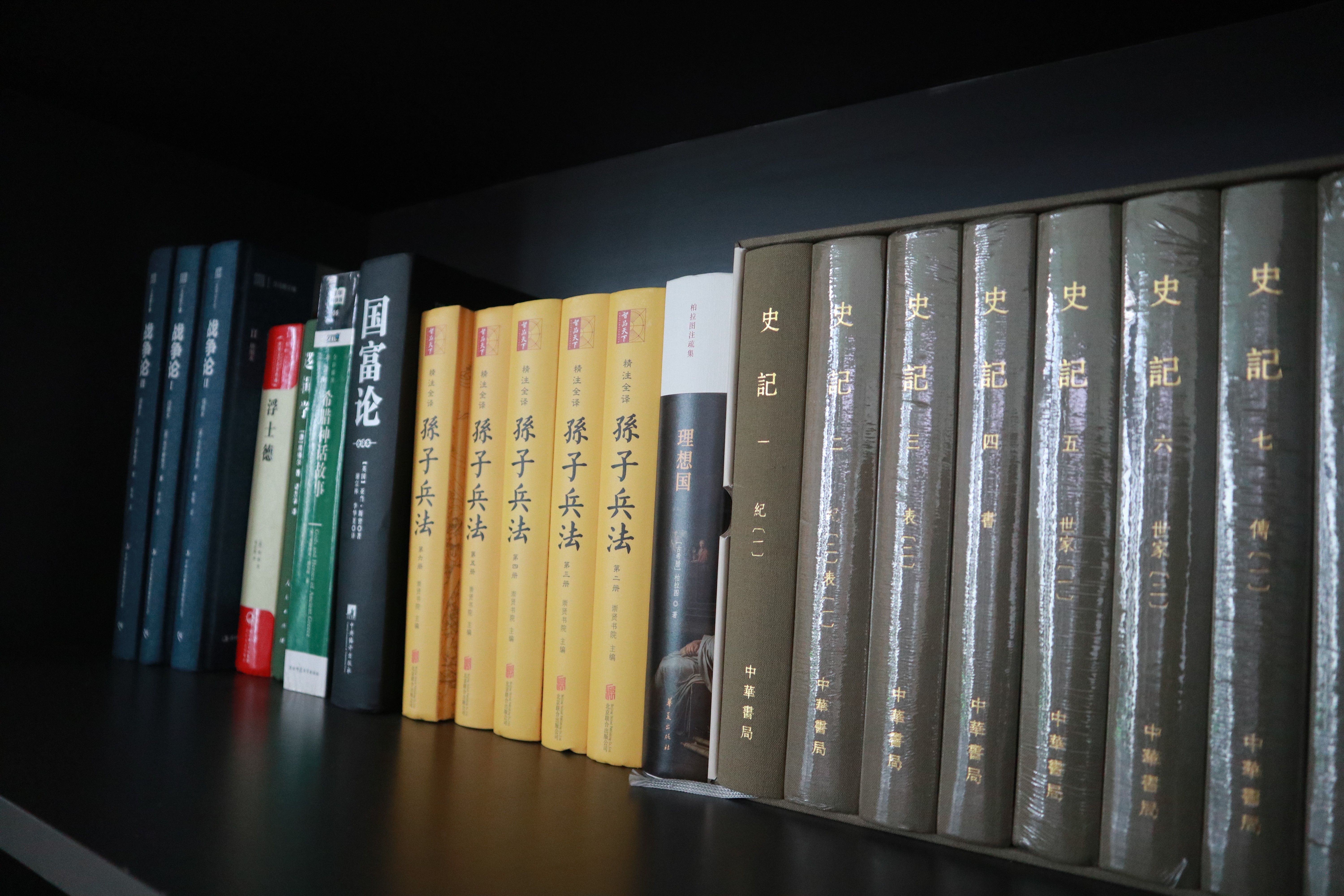 企业书香 | 海洋之神HY590新建职工书屋，“小书屋”构建精神“大家园”